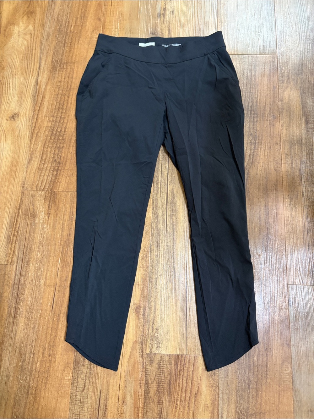Columbia Women's Black tapered Leg Performance Pants size medium